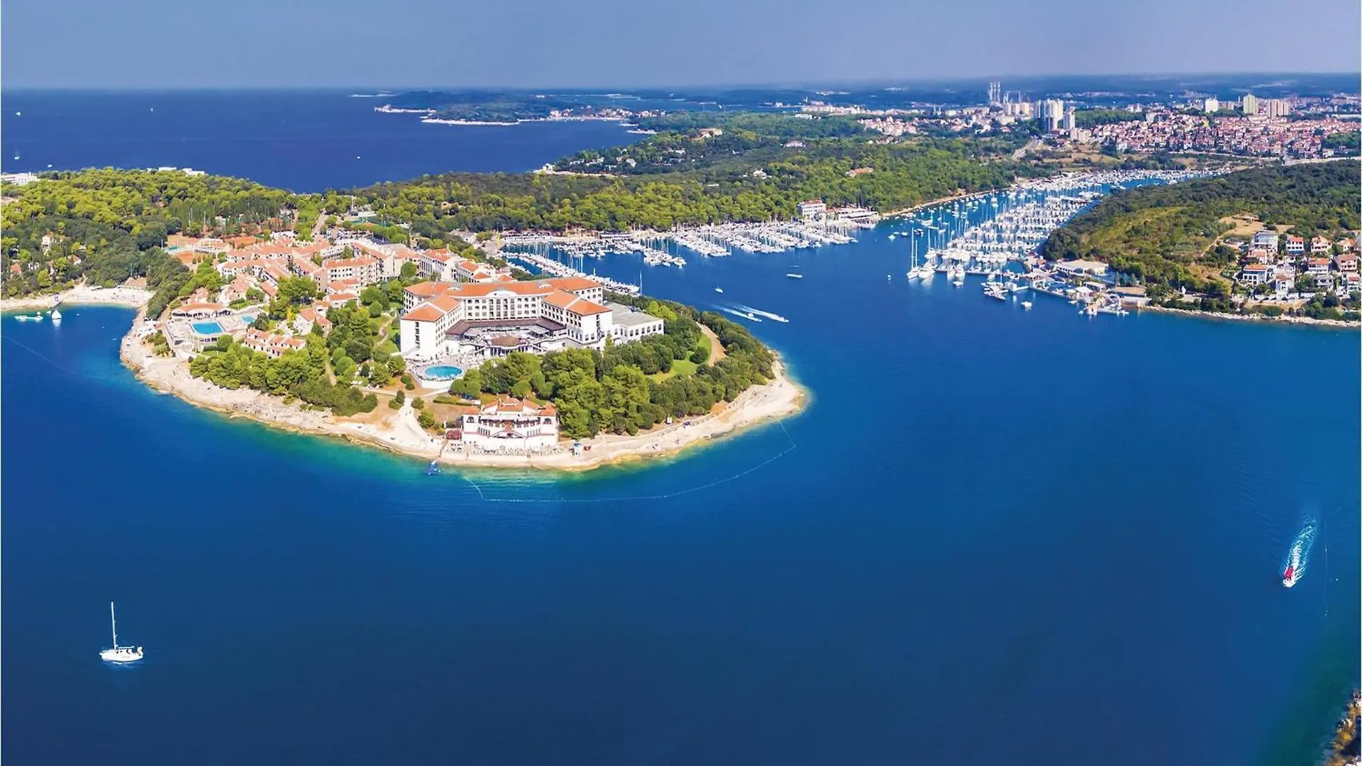 Nice Apartment In Pula With Kitchen 0*,